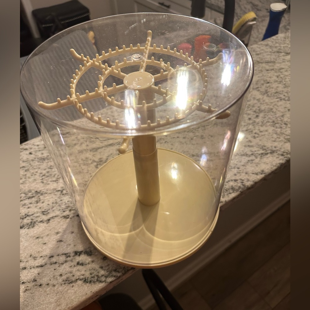 Acrylic & Cream Rotating plush pendant Organizer